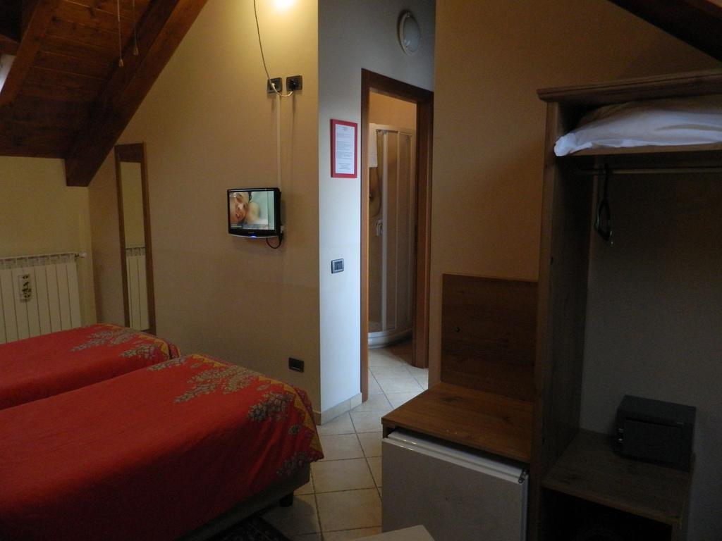 Osteria San Giuseppe Hotel Ceriano Laghetto Ngoại thất bức ảnh