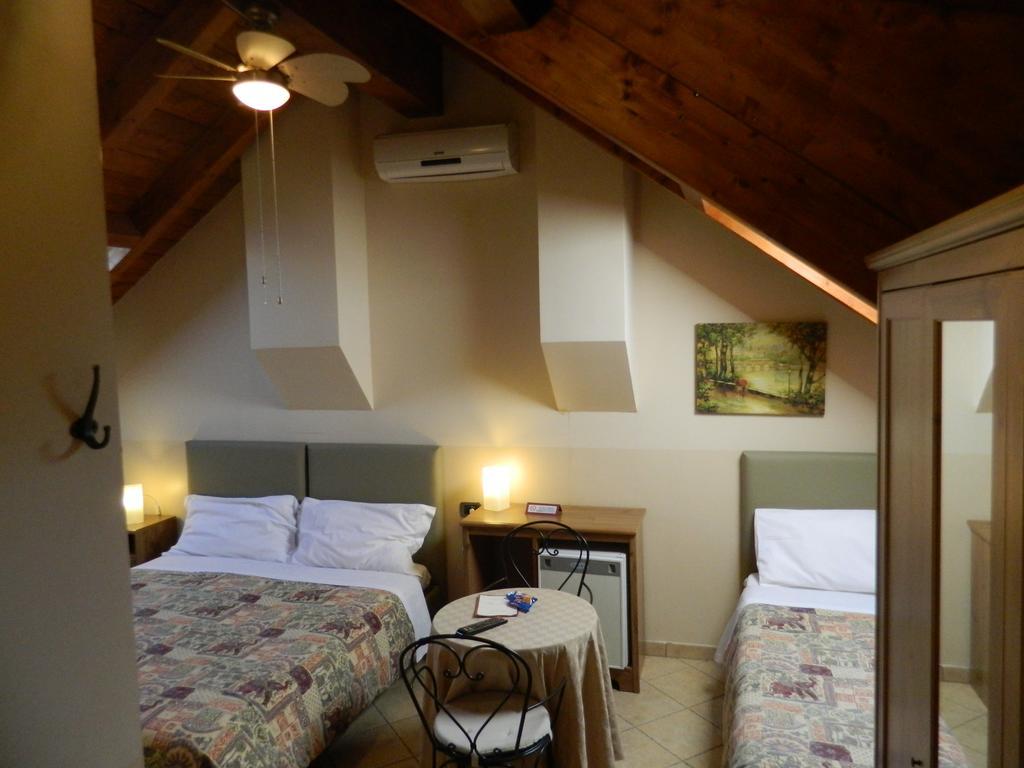 Osteria San Giuseppe Hotel Ceriano Laghetto Phòng bức ảnh