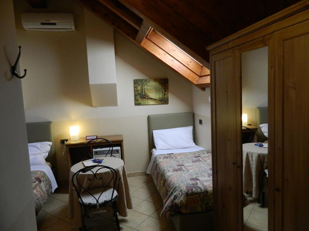 Osteria San Giuseppe Hotel Ceriano Laghetto Phòng bức ảnh